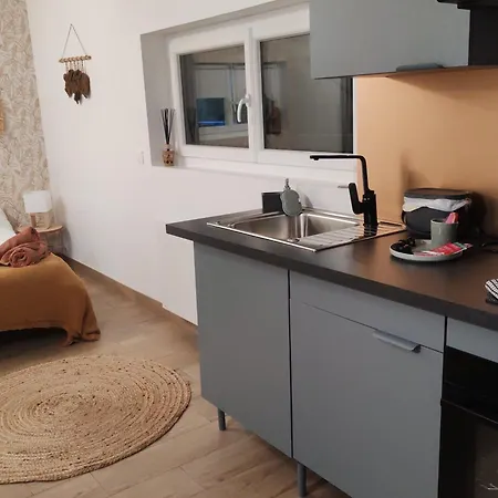 Studio Proche Aeroport De Nantes Гостевой дом *